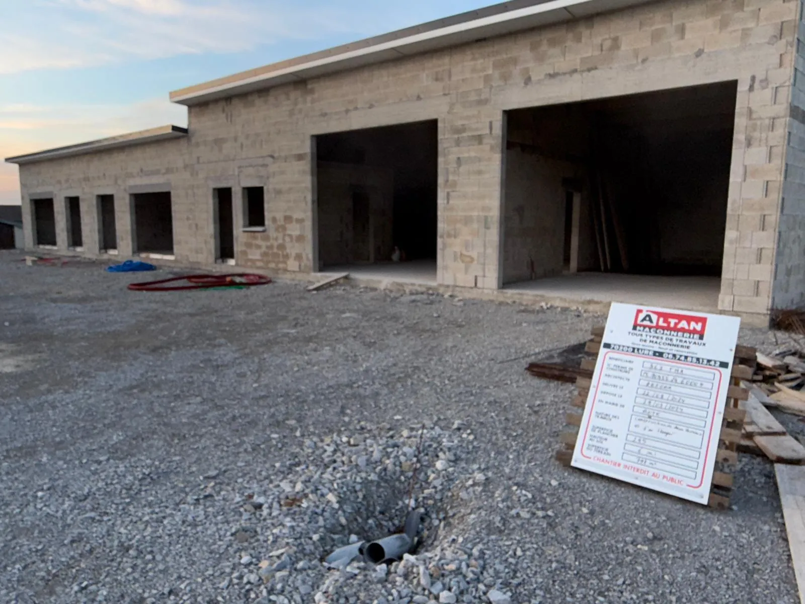 Entrepôt et cellules commerciales à Roye — Maçonnerie Altan